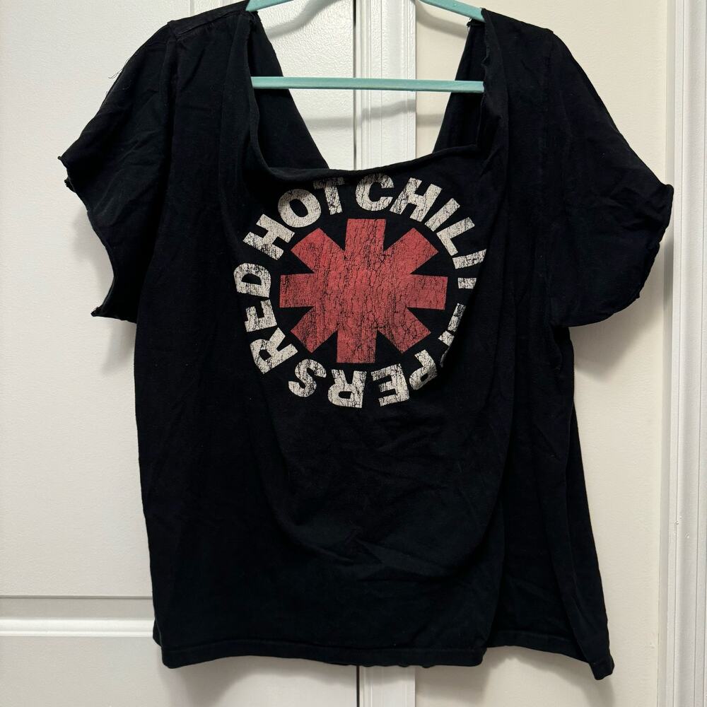 Red Hot Chili Peppers Size 2x Distressed Band Tee